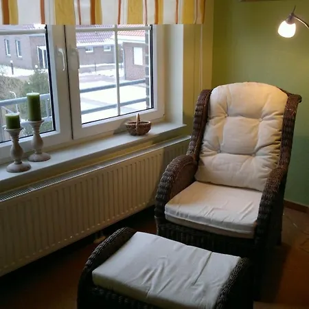 With 2 Bedrooms Дом отдыха Гретзиль